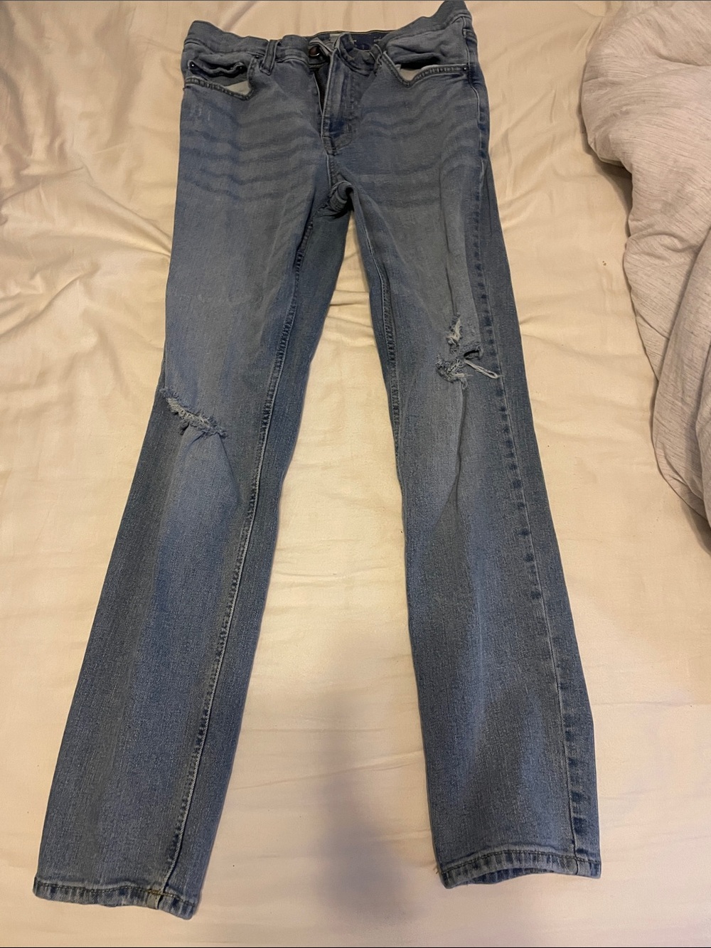 Goodfellow & Co Men’s Slim Straight Jeans in Medium Blue with ripped knees